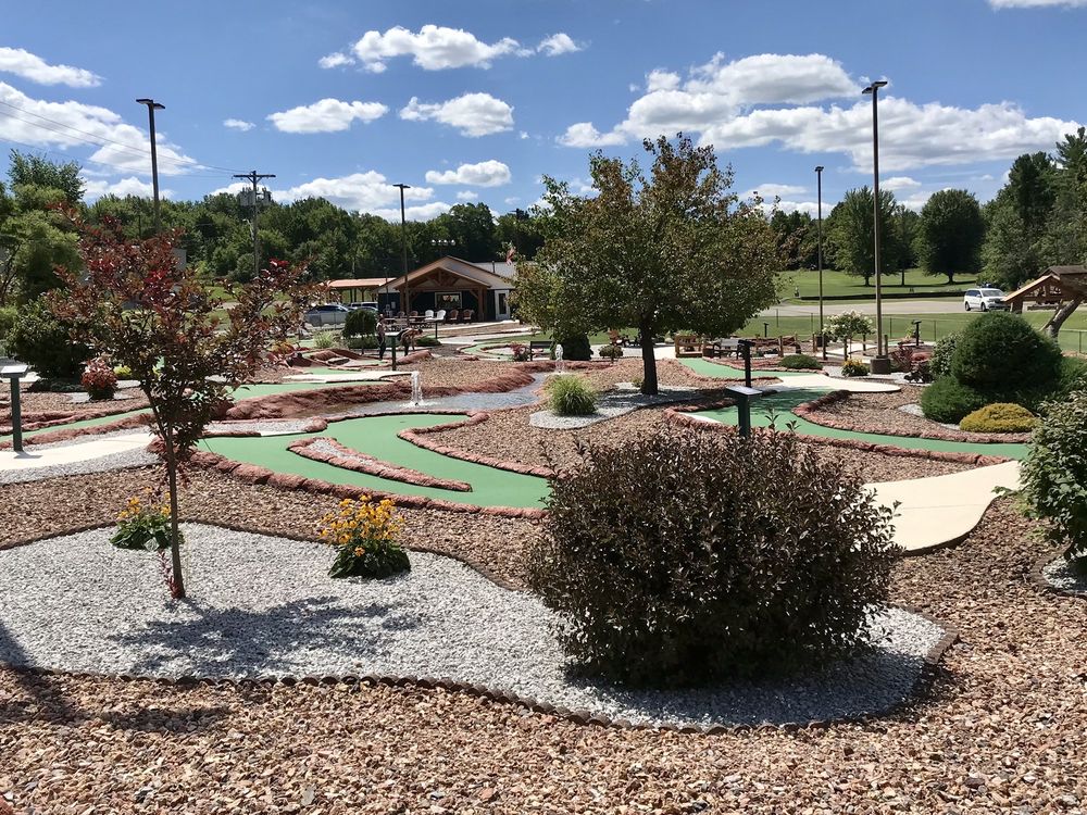 Lakewood Golf Center Logo