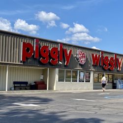 Piggly Wiggly of Gurley - 07.03.20 I've always wanted to check-in a Piggly Wiggly ever since the Married With Children episode in 1991