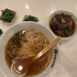 Really enjoyed the food here! The rice noodles were delicious. The portions were generous, and the service was friendly.