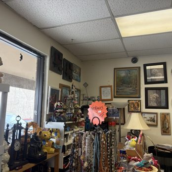 Tails and Paws - Kitchen Supplies Near Me - Sun City, Arizona