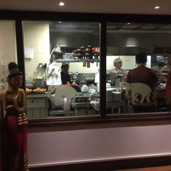 Kinkao - See the kitchen as you enter.
