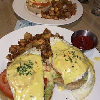 Earls Kitchen + Bar - Eggs Benedict - Cocktail Bars Near Me - Plano, Texas