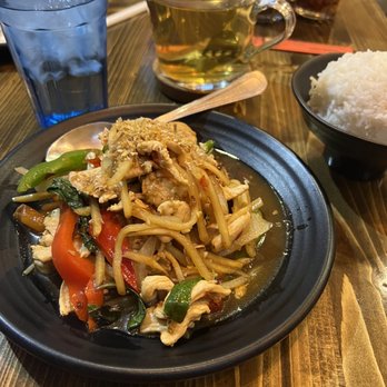 D E Thai Kitchen - Spicy basil - Thai Near Me - Las Vegas, Nevada