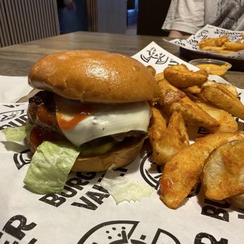 Burger Vault - Cheeseburger and wedges. - Halal Near Me - Altamonte Springs, Florida