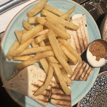 paramount Lebanese Restaurant - Lebanese Near Me - London, XGL