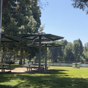 Yorba Regional Park - Picnic tables with built in umbrellas - Parks Near Me - Anaheim, California Yorba Regional Park - Picnic tables with built in umbrellas - Parks Near Me - Anaheim, California