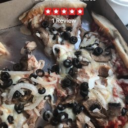 Sausage, mushrooms, onion and black olives.. just tasty!! YUM!