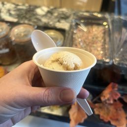 Sad portion. I wanted a kiddie but this was 2 bites... Sad portion. I wanted a kiddie but this was 2 bites...