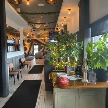 The Tree Bar And Lounge - Entry - Chicken Wings Near Me - Braintree, Massachusetts