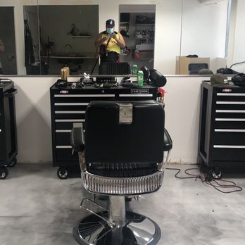 The Buzz Honolulu - @ The Buzz Honolulu (things looking good, the place is almost ready) - Barbers Near Me - Aiea, Hawaii