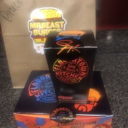 Guy Fieri's Flavortown Kitchen - Cool looking containers but failed to keep the food HOT