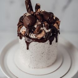 K Baking Co - Mini chocolate cake! 4 inch in diameter. Perfect for 2-4 people