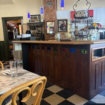Le Petit Triangle Cafe - French Near Me - Cleveland, Ohio