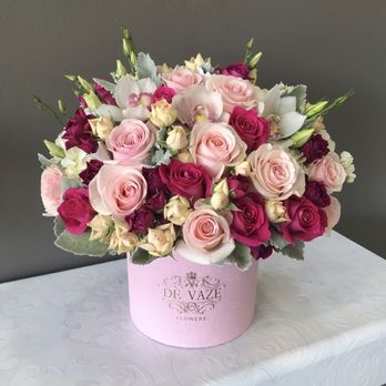 De Vaze Flowers - Medium size piece - Florists Near Me - Burbank, California