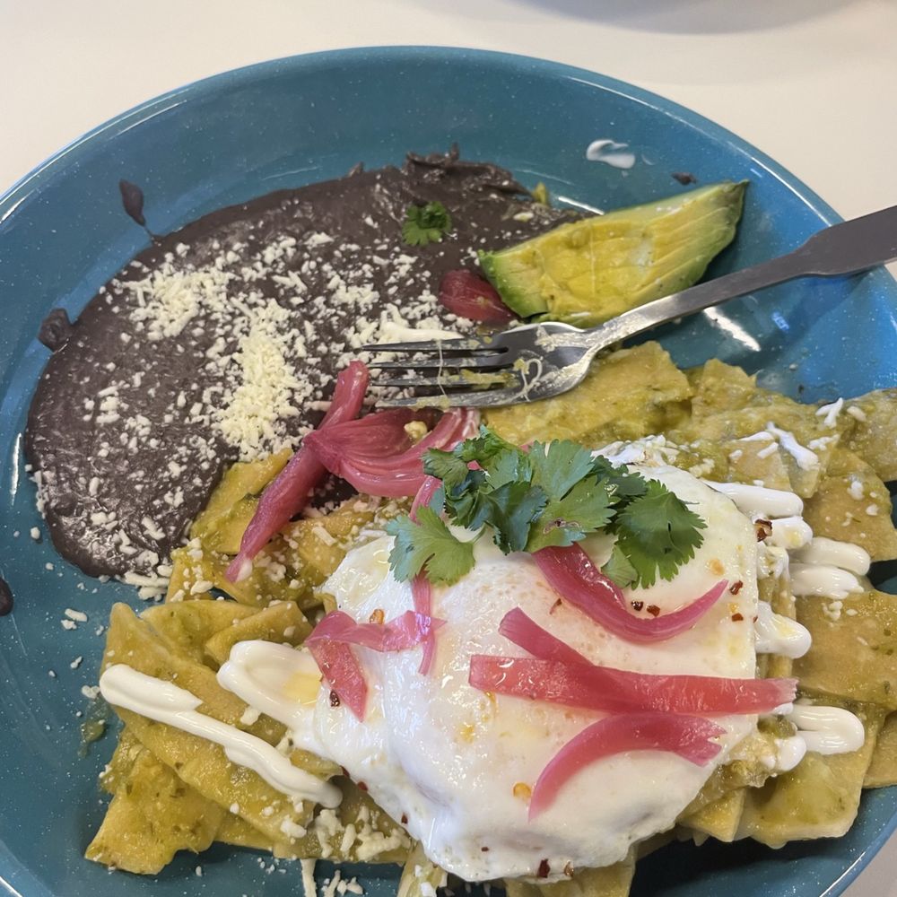Buen Dia - chilaquiles verdes - Mexican Near Me - El Paso, Texas