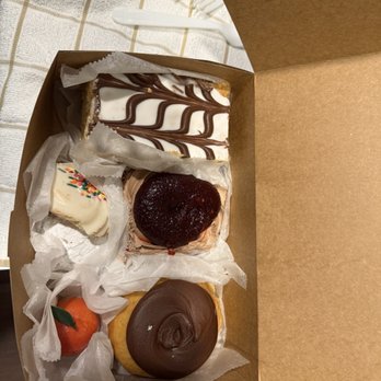 Mike's Pastry - Yummy pastries! - Bakeries Near Me - Boston, Massachusetts Mike's Pastry - Yummy pastries! - Bakeries Near Me - Boston, Massachusetts