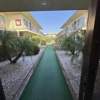 Casa Grande Apartments - Courtyard - Apartments Near Me - Hawthorne, California Casa Grande Apartments - Courtyard - Apartments Near Me - Hawthorne, California