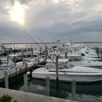 Oakland's Restaurant & Marina - Seafood Near Me - Hampton Bays, New York Oakland's Restaurant & Marina - Seafood Near Me - Hampton Bays, New York