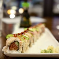 Maki Noho - Specialty Maki Roll w Yellowtail, Spicy Tuna, Cucumber, Jalapeño, Yuzu Ponzu, Crunchy Garlic, Siracha