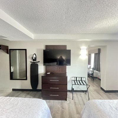 RED ROOF PLUS+ & SUITES ERIE - Updated December 2024 - 22 Photos & 14