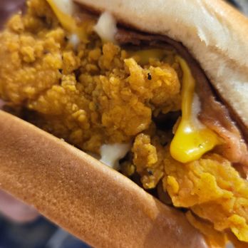 Jollibee - Bacon & Cheese Chicken Sandwich - Chicken Shop Near Me - Ontario, California