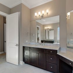 Pinnacle Cabinets & Closets