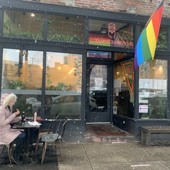 L'imprimerie - Outdoor dining during a snowstorm - Bakeries Near Me - Brooklyn, New York L'imprimerie - Outdoor dining during a snowstorm - Bakeries Near Me - Brooklyn, New York