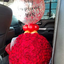 M & Es Flower shop - Espectacular bouquet con 200 rosas rojas y globo grande con frases personalizadas