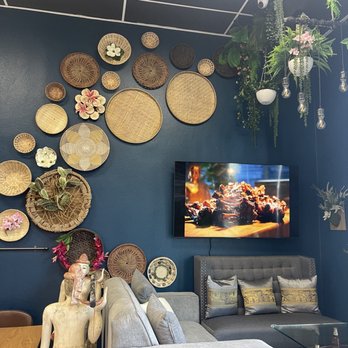 Goi Express Thai - dining area - Thai Near Me - Murrieta, California
