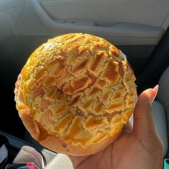 Bakery 1908 - pineapple bun - Coffee & Tea Near Me - Gainesville, Florida