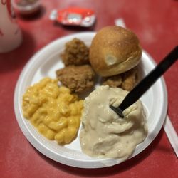 Charlie's Chicken and BBQ - Chicken chunks, Mac & cheese, mashed potatoes & gravy, roll