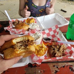 Porterhouse BBQ - Pulled pork, mac & cheese, potato salad