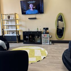 Afro Touch Braiding Salon - Gretna - Wine/snack bar