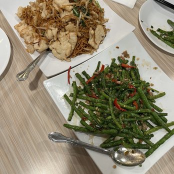 China Bistro - chicken chow mein, garlic green beans - Cantonese Near Me - Rosemead, California China Bistro - chicken chow mein, garlic green beans - Cantonese Near Me - Rosemead, California