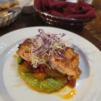 Fogon Contemporanean Kitchen - Salmon al carbon - Mexican Near Me - Matteson, Illinois