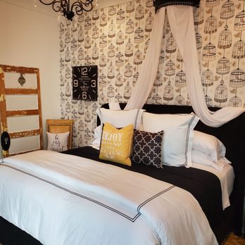 Chateau Bourbon - The Reserve Suite gorgeous, comfortable and, yes, accessible for those that may have mobility challenges. - Bed & Breakfast Near Me - Louisville, Kentucky