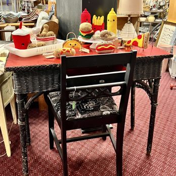 Sistas Corner - Antiques Near Me - Crookston, Minnesota Sistas Corner - Antiques Near Me - Crookston, Minnesota