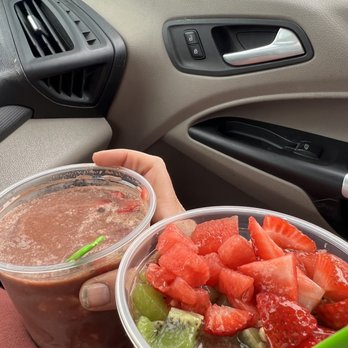 Bowlology - San Clemente - Chocolate Dream and Ocean Bowls (soup) - Juice Bars & Smoothies Near Me - San Clemente, California Bowlology - San Clemente - Chocolate Dream and Ocean Bowls (soup) - Juice Bars & Smoothies Near Me - San Clemente, California