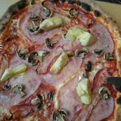 Pizzeria Plus Emi - Capricciosa