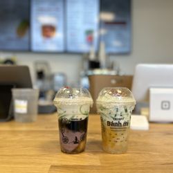 Combination 1 on the left. Mung beans. Taro. Grass jelly. Top with coconut milk.
Che Thai on the right.