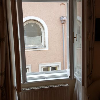 Hotel Elefant - Window in the single room. The buildings are really close. - Hotels Near Me - Salzburg, 5