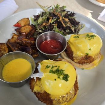 Cebu Bar & Bistro - Crab Cake Benedict - Breakfast & Brunch Near Me - Brooklyn, New York Cebu Bar & Bistro - Crab Cake Benedict - Breakfast & Brunch Near Me - Brooklyn, New York