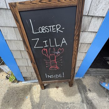 Menemsha Fish Market - Seafood Markets Near Me - Chilmark, Massachusetts