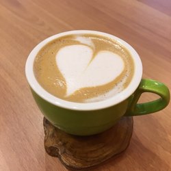 Um Coffee Co. - Capuccino com leite vegano (sem lactose) de arroz e avelãs
