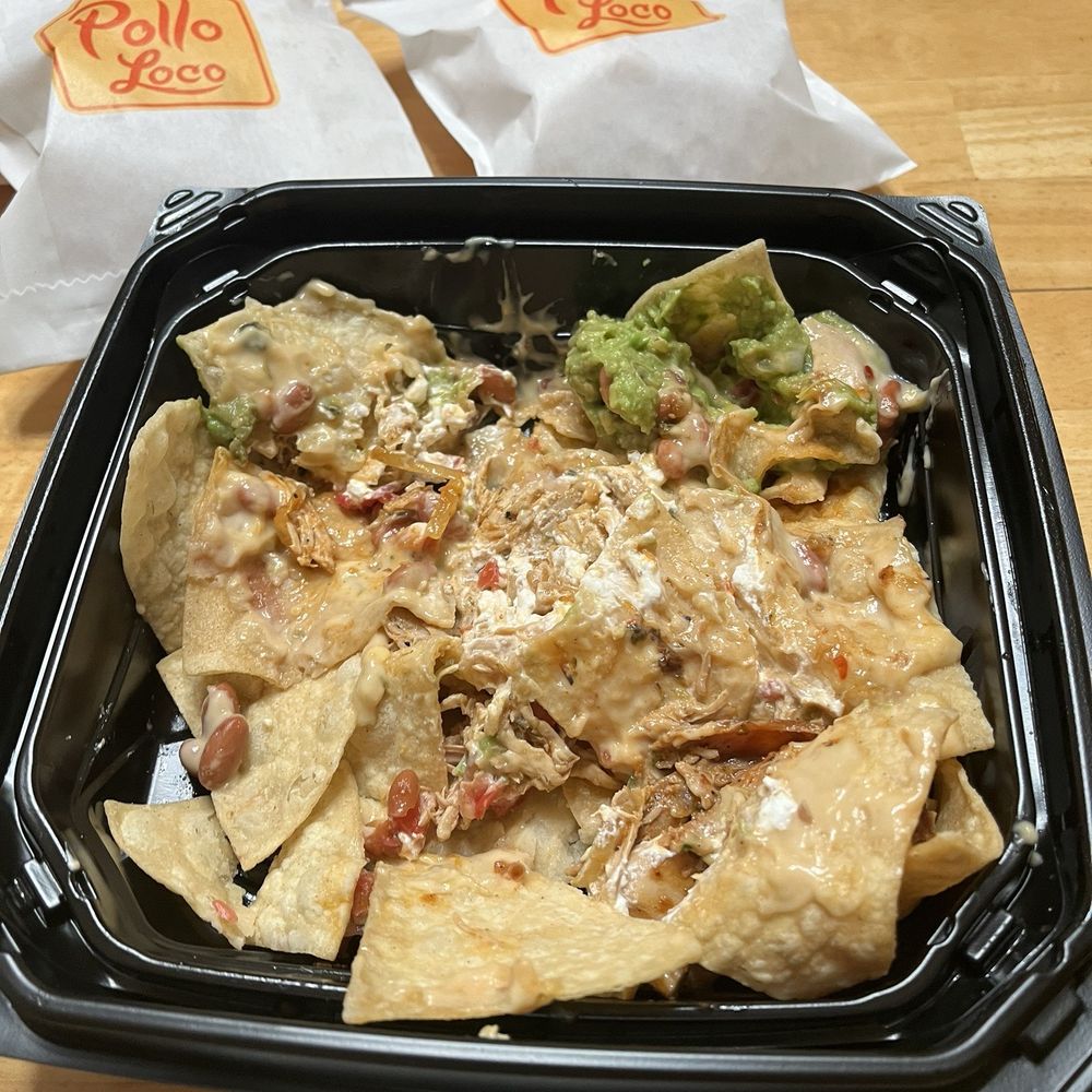 Shredded chicken nachos
