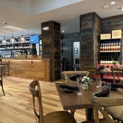 Foxcroft Food & Wine - Birkdale - Inside seating area.