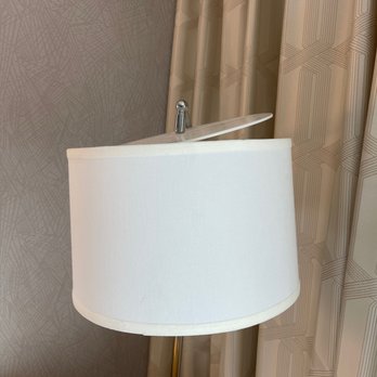 Hampton Inn Chicago North-Loyola Station - Lamp shade crooked - Hotels Near Me - Chicago, Illinois Hampton Inn Chicago North-Loyola Station - Lamp shade crooked - Hotels Near Me - Chicago, Illinois