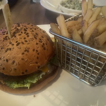 Yard House - Cheese burger - Bars Near Me - Hallandale Beach, Florida Yard House - Cheese burger - Bars Near Me - Hallandale Beach, Florida