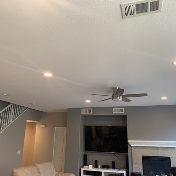 Moa Painting - Main area light gray with dark gray accent wall - Painters Near Me - Eastvale, California Moa Painting - Main area light gray with dark gray accent wall - Painters Near Me - Eastvale, California