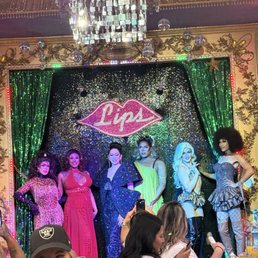 Beautiful queens on stage!